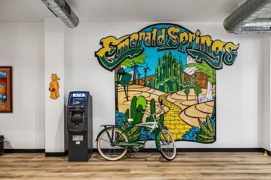 More Photos Of 560 S Williams Rd, Palm Springs Showroom For Sale