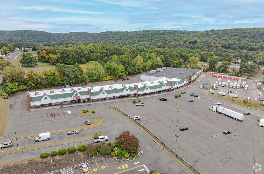 More Photos Of 799 New Haven Rd, Naugatuck Storefront For Lease
