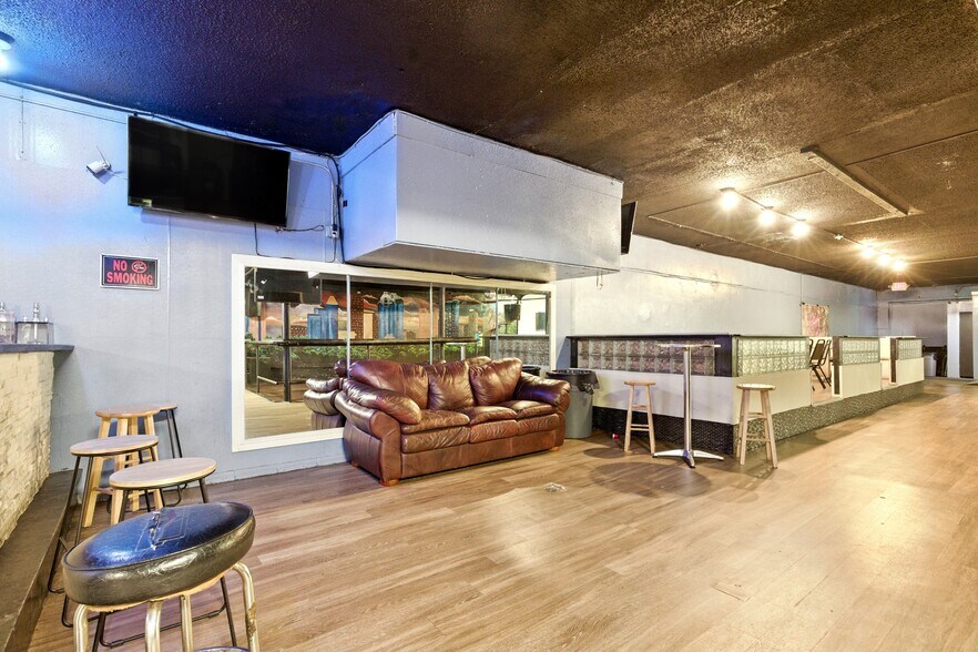 More Photos Of 8604 Jensen Dr, Houston Bar For Sale