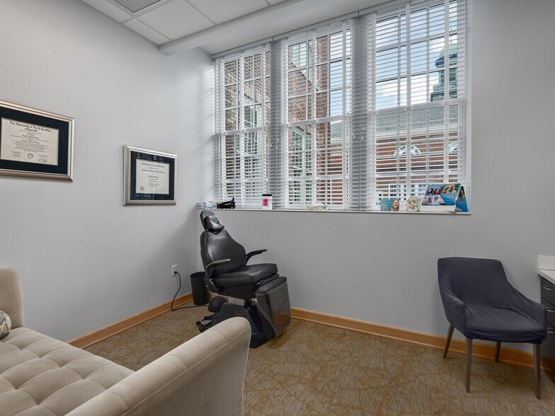 More Photos Of 4 Vanderbilt Park Dr, Asheville Office For Sale