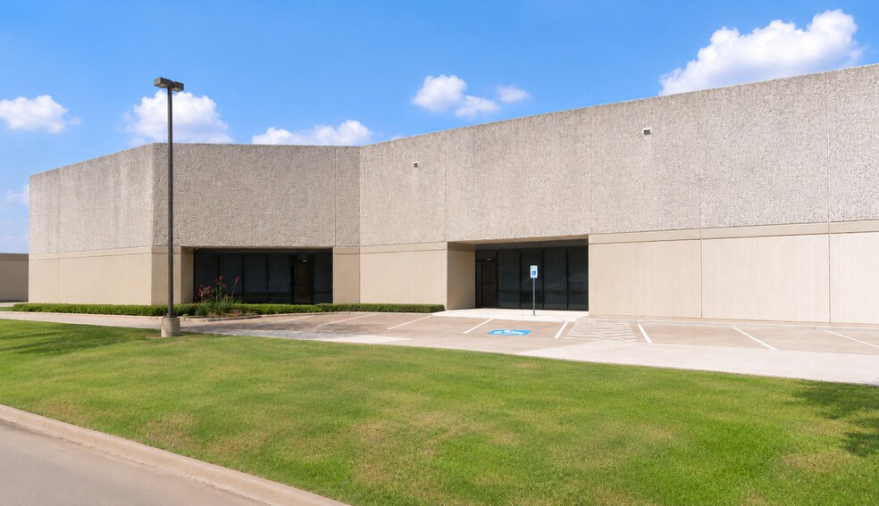 Primary Photo Of 2210 Hutton Dr, Carrollton Warehouse For Lease