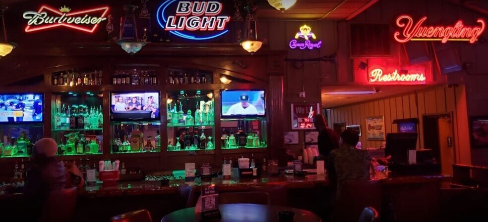 More Photos Of 2166 Highpoint Rd, Snellville Bar For Lease