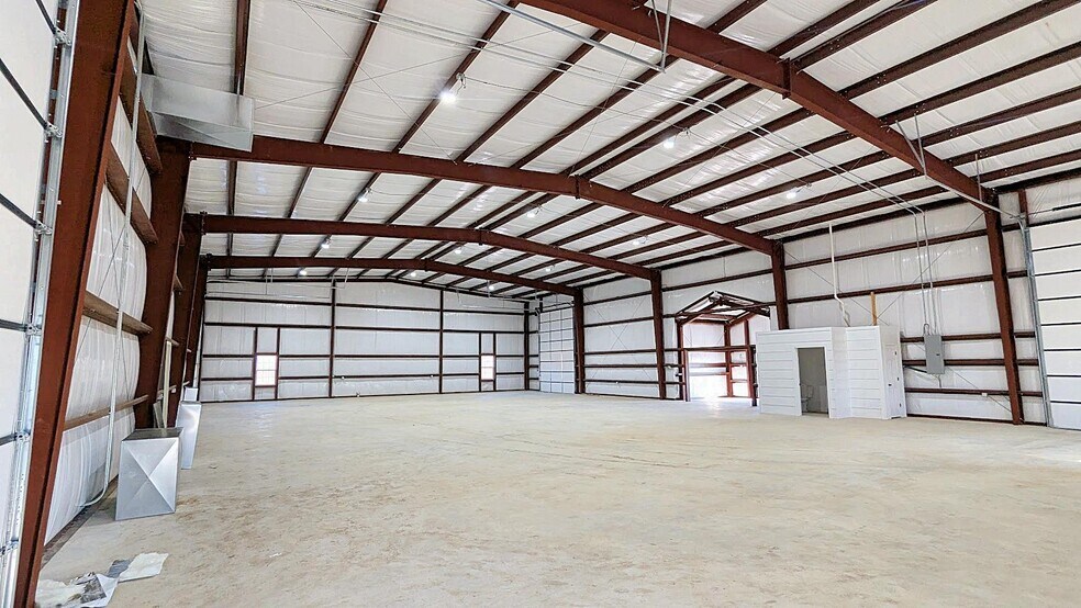 More Photos Of 1040 Moccasin Ave, Tahlequah Warehouse For Sale