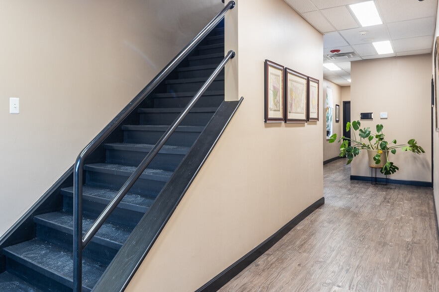More Photos Of 146 Railroad Ave, Sayville Office For Lease