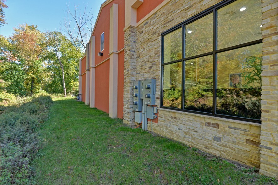 More Photos Of 1709 State Route 35, Oakhurst Freestanding For Lease