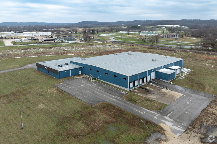 More Photos Of 3650 W Industrial Dr, Louisiana Manufacturing For Sale