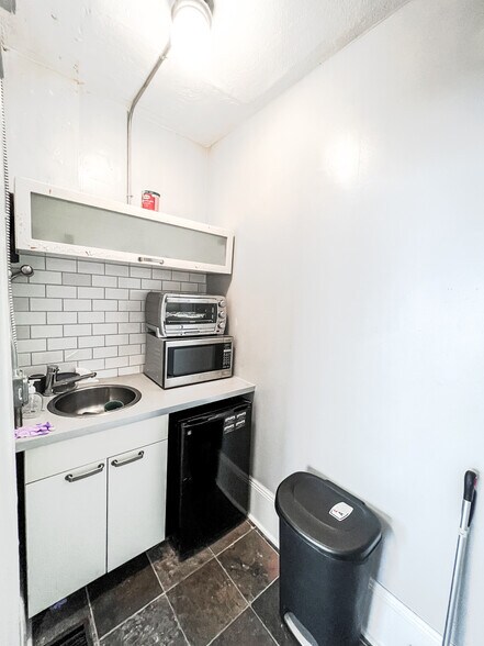 More Photos Of 516 E Jackson St, Orlando Office For Lease