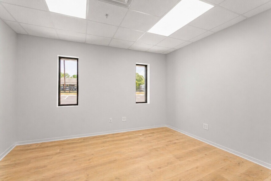 More Photos Of 114 S State St, Haw River Manufacturing For Lease