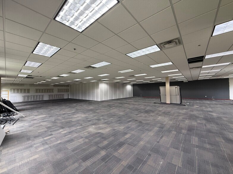 More Photos Of 2303 Jones Blvd, Coralville Office For Lease