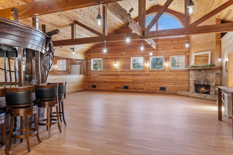 More Photos Of 109 E B St, Cedar Creek Freestanding For Sale