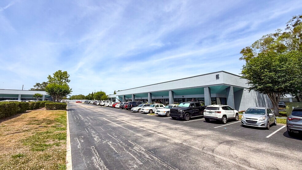 More Photos Of 5730-5892 S Semoran Blvd, Orlando Unknown For Lease