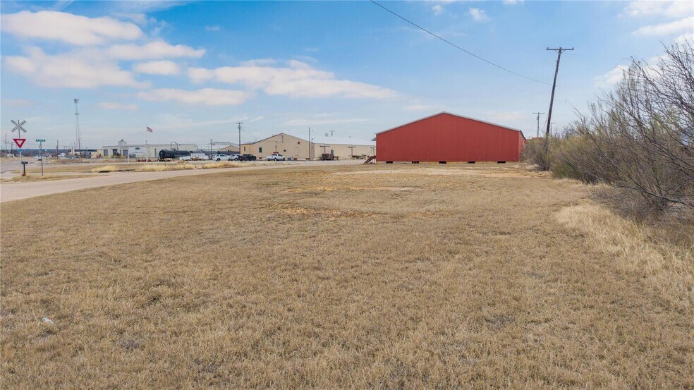 More Photos Of 1403 Blake Dr, Brownwood Warehouse For Sale