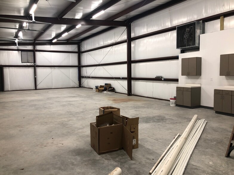 More Photos Of 5730 Judy St, Hanahan Industrial For Lease