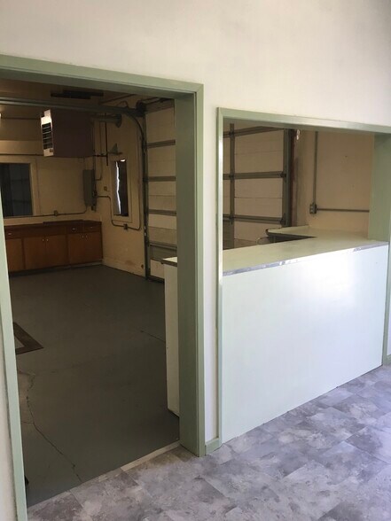 More Photos Of 1485 Foster Ln, Clarkston Industrial For Lease
