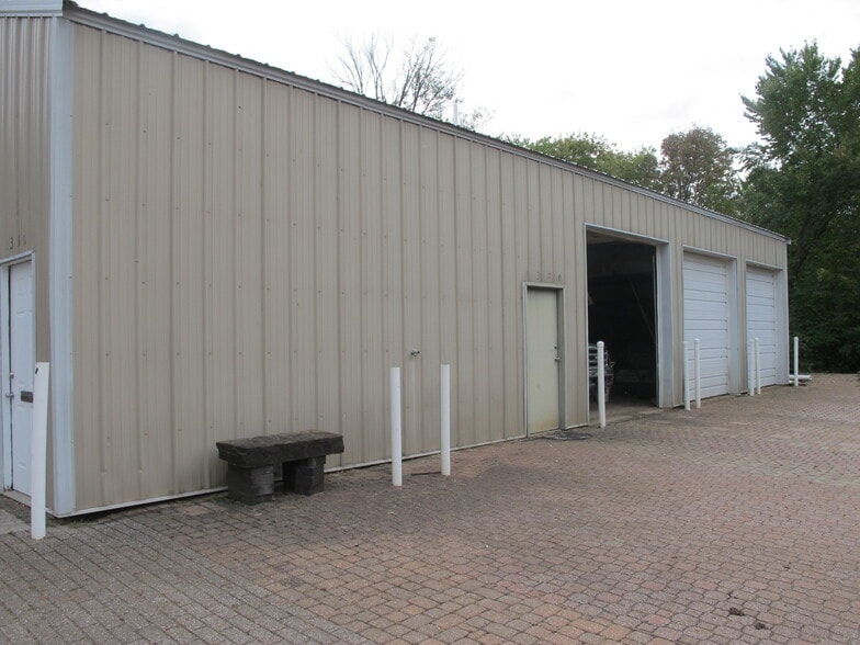More Photos Of 1370 E Thoman St, Springfield Warehouse For Sale