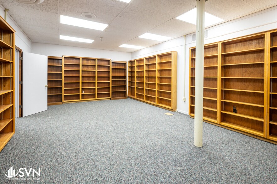 More Photos Of 1047 US Highway 127 S, Frankfort Medical For Lease