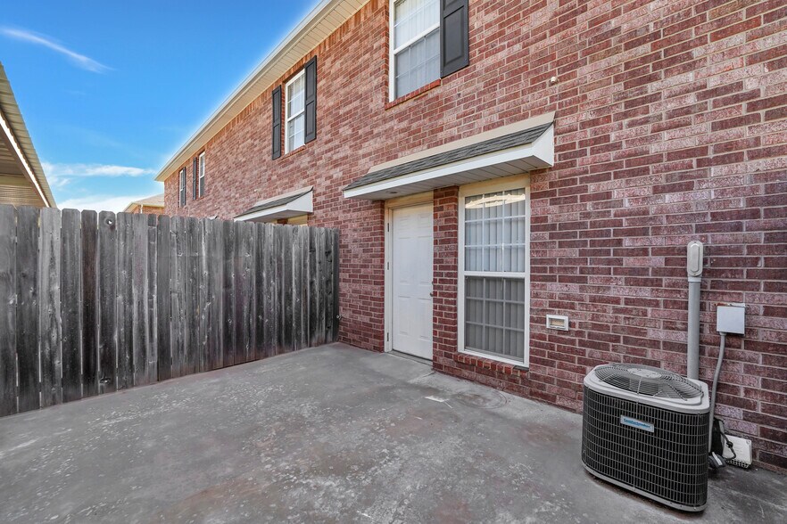 More Photos Of 1501 Wade St, Sayre Apartments For Sale