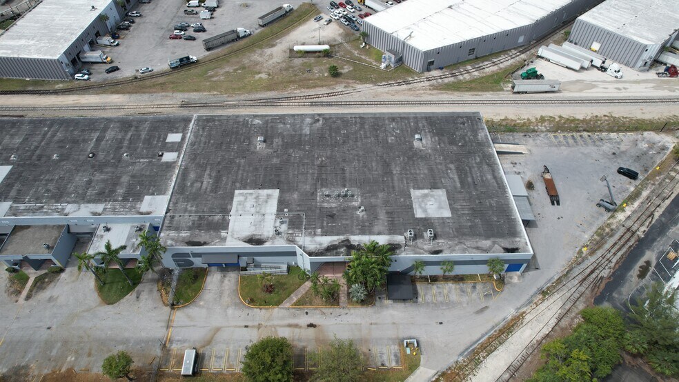 More Photos Of 9970 NW 89th Ct, Medley Warehouse For Lease
