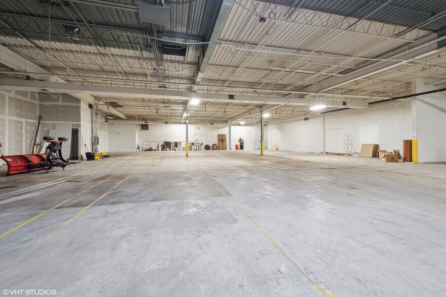 More Photos Of 7533 Central Ave, Skokie Warehouse For Lease