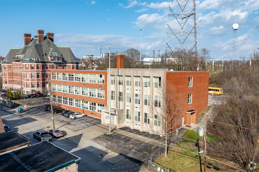 More Photos Of 2232 Stratford Ave, Cincinnati Schools For Sale