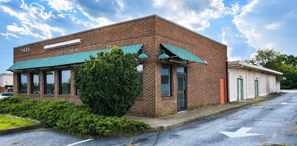 More Photos Of 2813 Wade Hampton Blvd, Taylors Storefront Retail Office For Sale