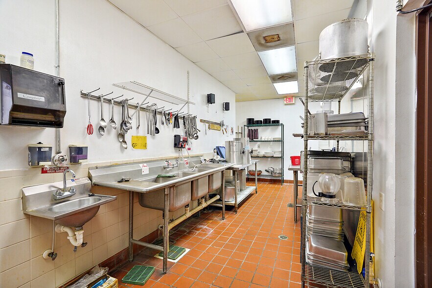 More Photos Of 2535 Main St, Leesburg Restaurant For Sale