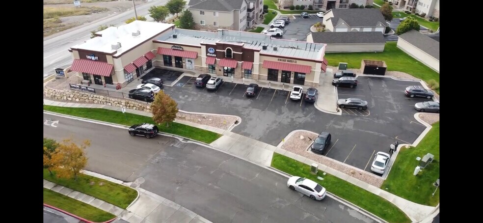 More Photos Of 25 N Hillcrest Dr, Saratoga Springs Storefront For Lease