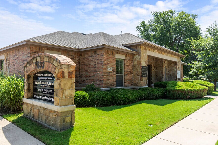 More Photos Of 7633 Bellaire Dr S, Fort Worth Medical For Sale