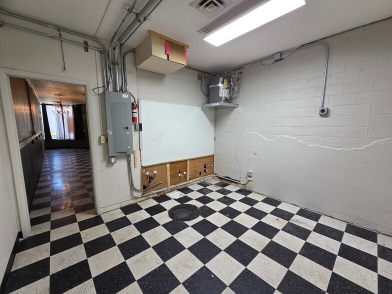 More Photos Of 960-990 Commercial St SE, Salem Storefront For Lease