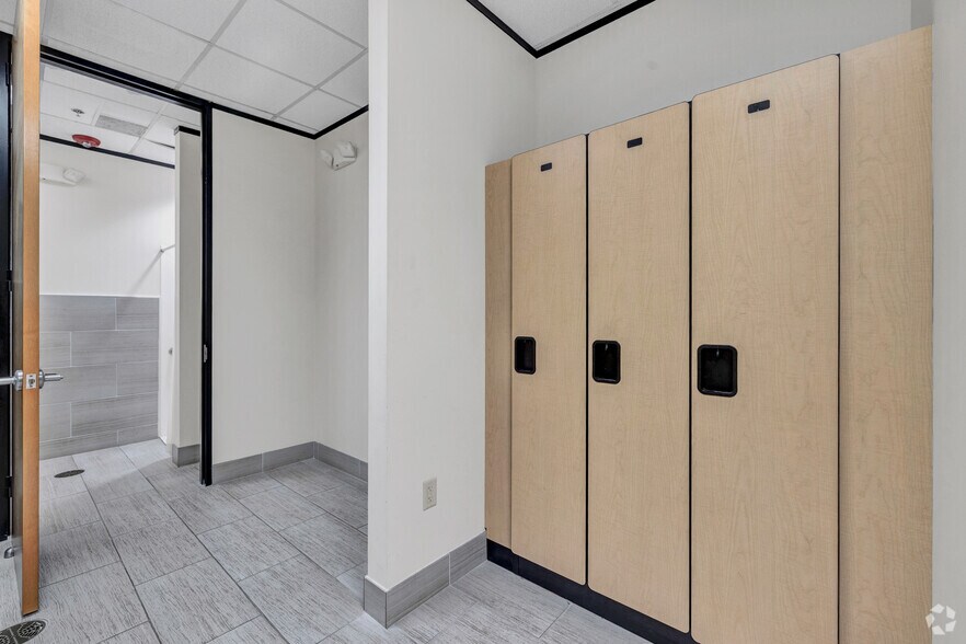 More Photos Of 400 N Sam Houston Pky E, Houston Office For Lease