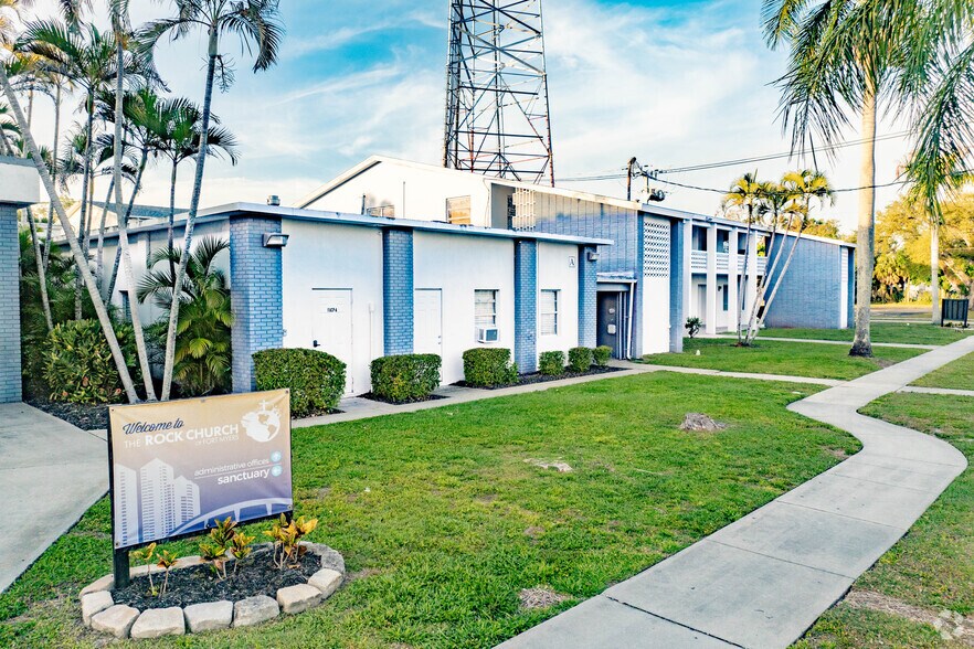 More Photos Of 940 Tarpon St, Fort Myers Schools For Lease