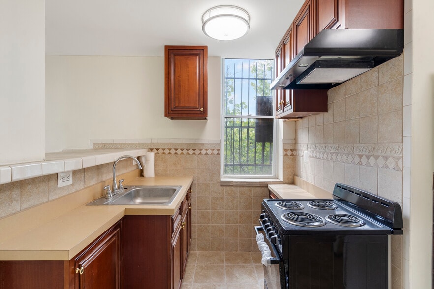 More Photos Of 2400 Druid Hill Ave, Baltimore Storefront Retail Residential For Sale