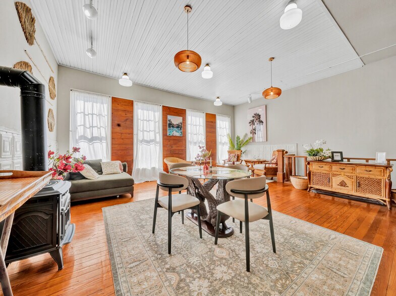 More Photos Of 106 W Main St, Pilot Point Storefront For Sale