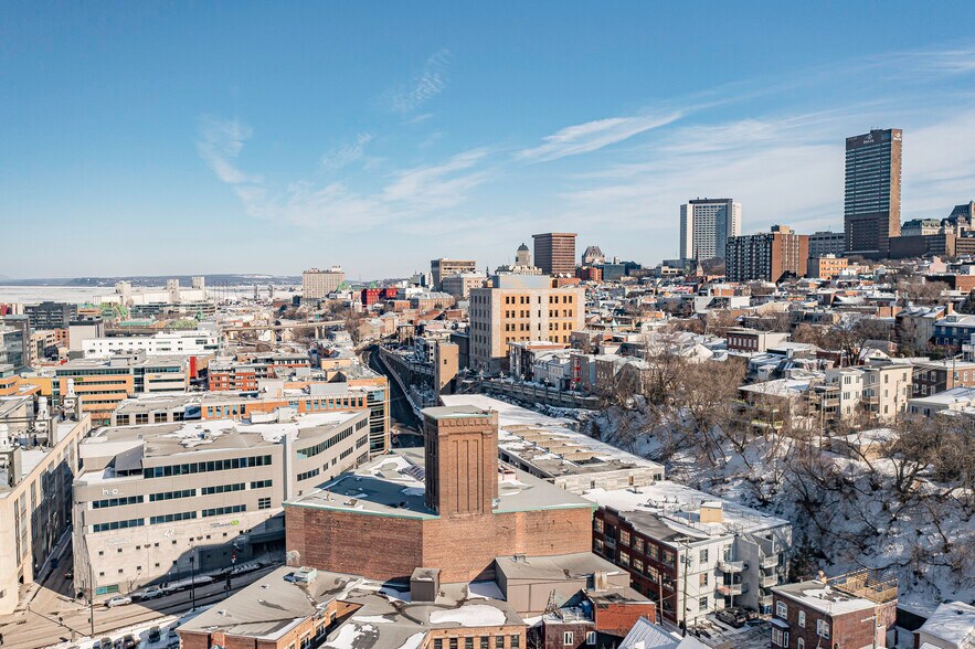 More Photos Of 291 Rue De Saint-Vallier E, Québec Office For Sale