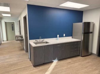 More Photos Of 11621-11637 Busy St, Midlothian Industrial For Sale