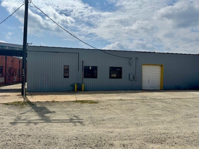 More Photos Of 1310 W Gate City Blvd, Greensboro Warehouse For Lease