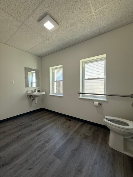 More Photos Of 212 S Black Horse Pike, Blackwood Storefront For Lease