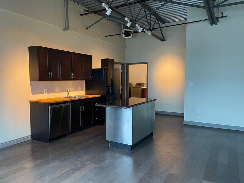 More Photos Of 18669 52nd Ave, Surrey Warehouse For Sale