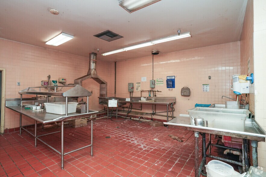 More Photos Of 200 E Amite St, Jackson Hotel For Sale