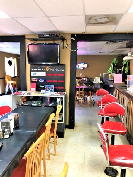 More Photos Of 10490 Beals Chapel Rd, Lenoir City Convenience Store For Sale