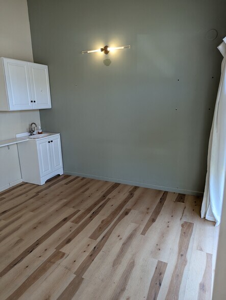 More Photos Of 1255-1263 S Monroe Ave, Green Bay Unknown For Lease