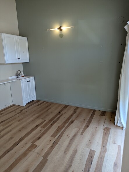 More Photos Of 1255-1263 S Monroe Ave, Green Bay Unknown For Lease