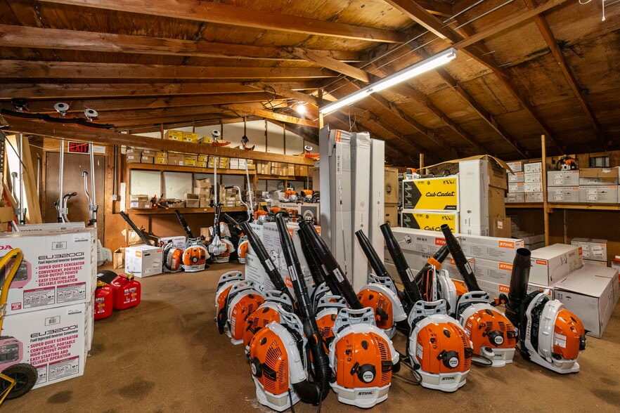 More Photos Of 901 Bay St, Port Orchard Storefront For Sale