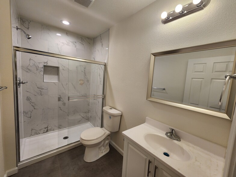 More Photos Of 526-534 W 47th St, Los Angeles Apartments For Sale