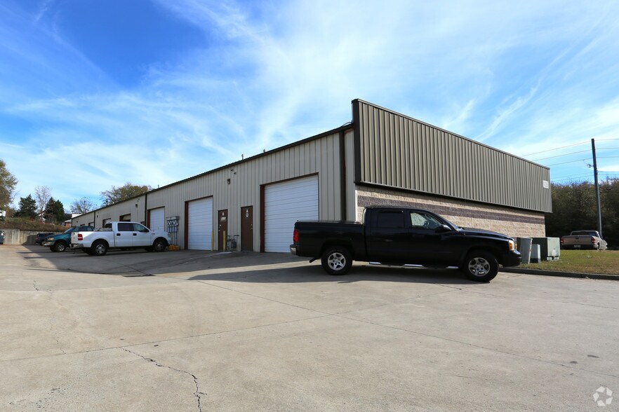 More Photos Of 105 Enterprise Dr, Cumming Unknown For Lease