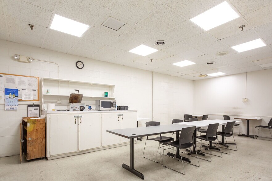 More Photos Of 520 E Main St, Candor Warehouse For Lease