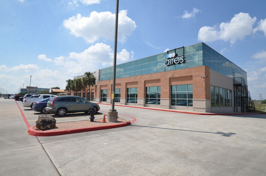 More Photos Of 7900 N Sam Houston Pky W, Houston Office For Lease