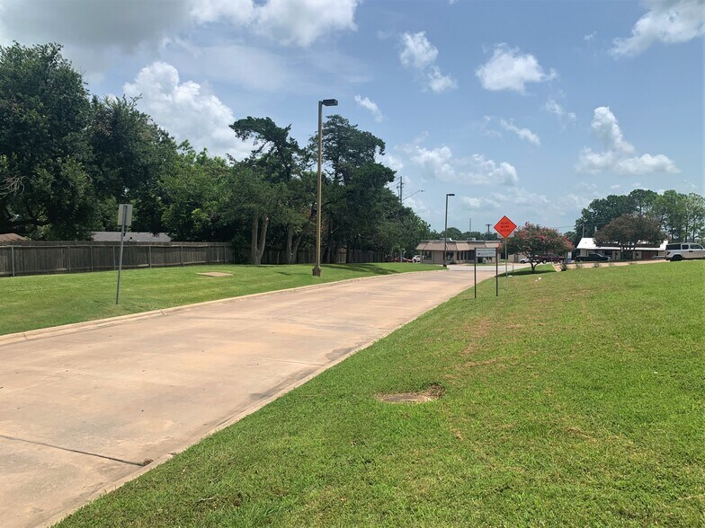 More Photos Of TBD Medical Parkway, Brenham Land For Lease