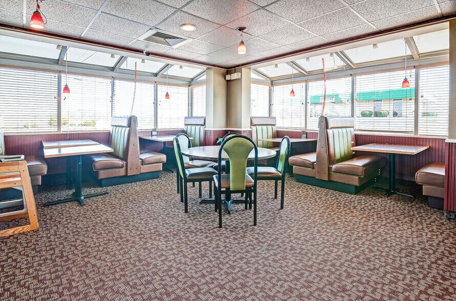 More Photos Of 1565 Marion-Waldo Rd, Marion General Retail For Sale
