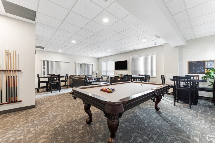 More Photos Of 550 Park Av W, Chatham Apartments For Sale